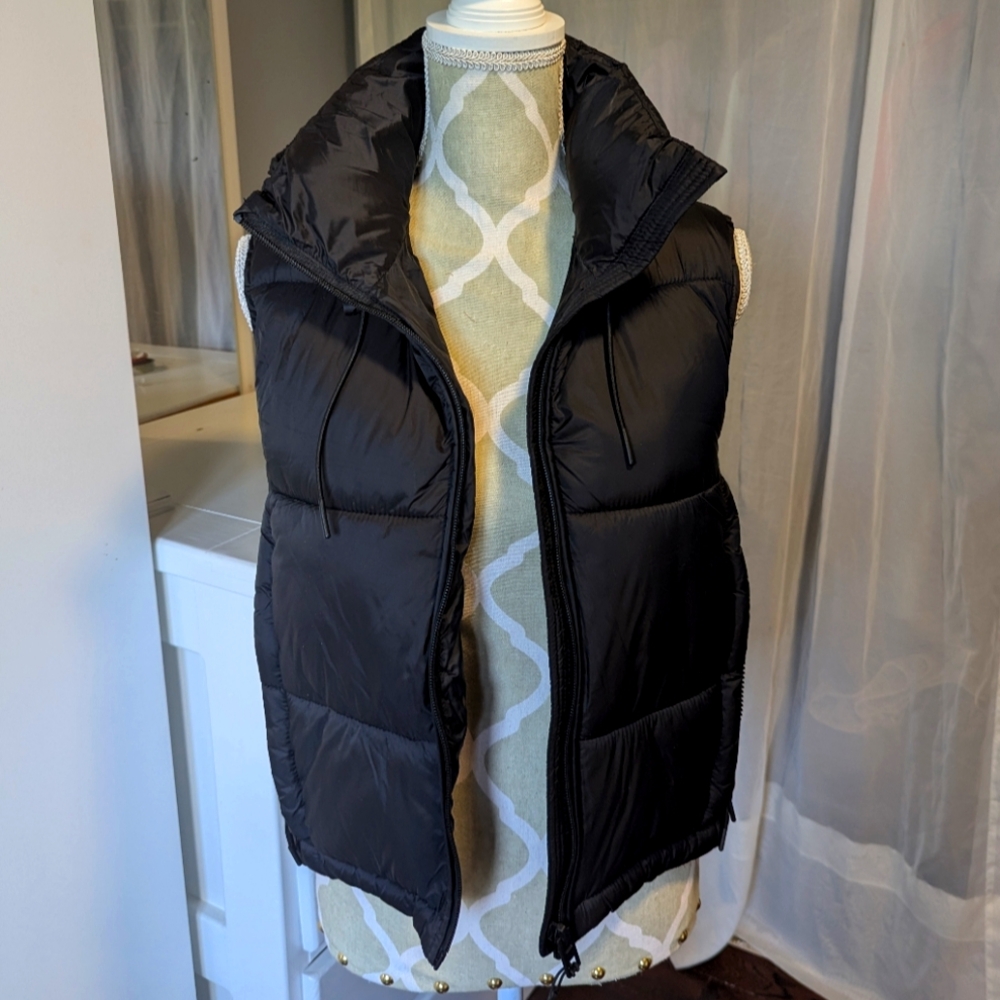 NWT Zara Black Hooded Puffer Vest Windbreaker (XS)